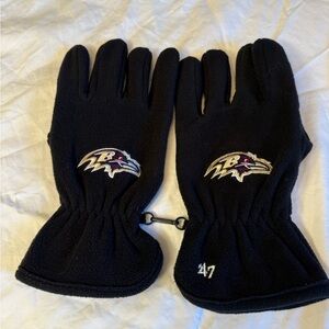 Black Fleece Gloves with Baltimore Ravens Logo